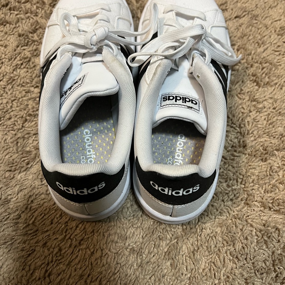 Adidas white with black stripes shoes Size 7 Women’s - Picture 3 of 3